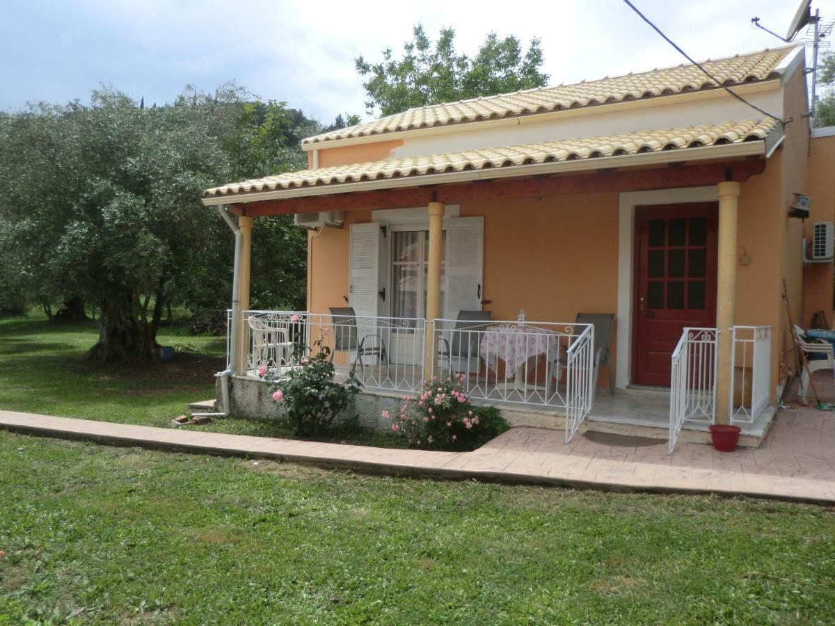 Family Holiday Apartment With Garden & Bbq Velonádes Exterior foto